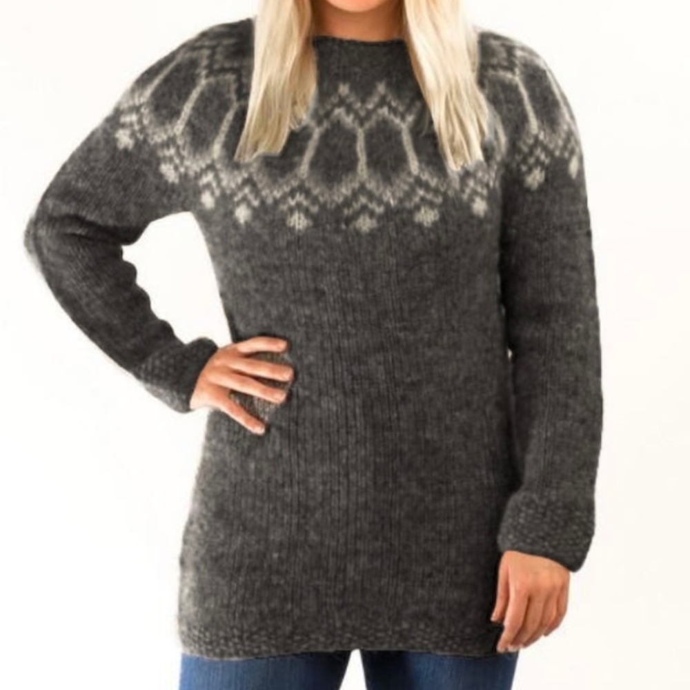 TIGHT FIT WOOL PULLOVER DARK GREY -  hand knitted from Icelandic unspun wool yar